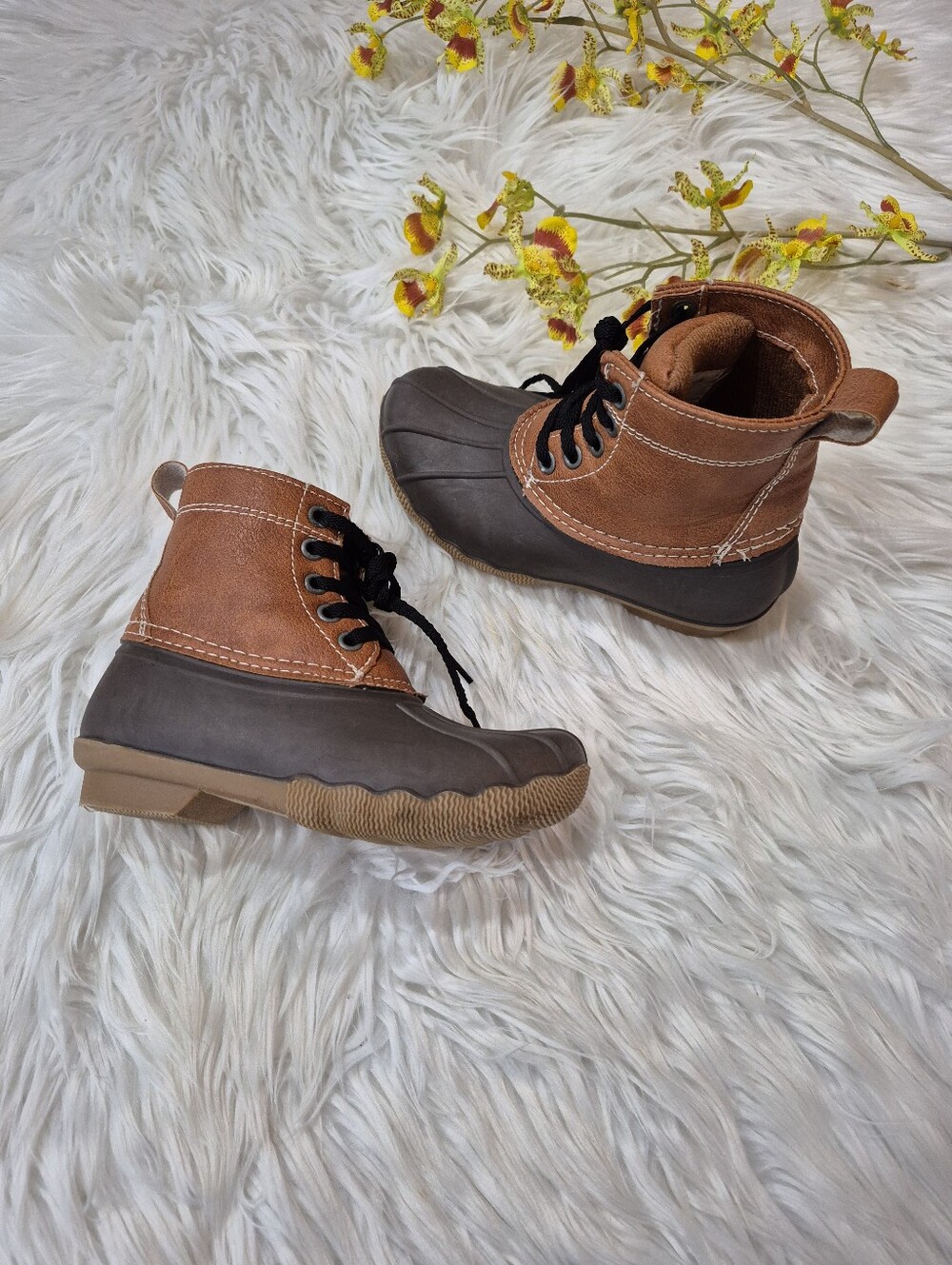 London Fog Kids Two-Tone Brown Duck Boots with Black Laces